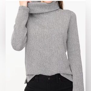 J.Crew Monochrome Herringbone Sweater size medium
Long sleeve funnelneck